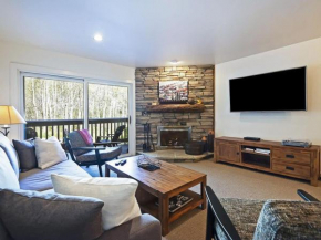 Ski in out 2BDR Condo with Shared Hot Tub and Views